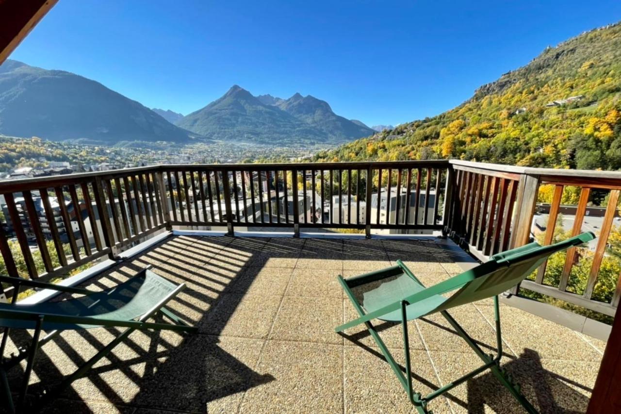 Large Chalet With Terrace And View In Briancon Apartment Exterior photo